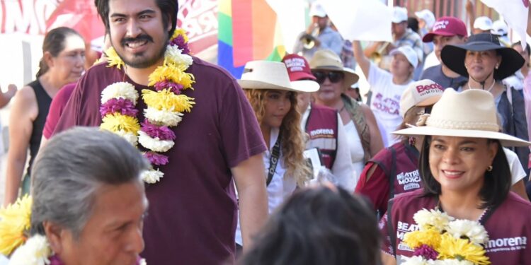 Beatriz Mojica y Brian Vicario llevan la 4T casa por casa en Huitzuco