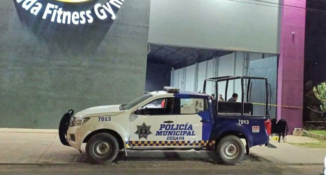 Amenazan con coronas fúnebres y disparos a negocios en Celaya.