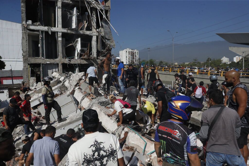 Colombia: Sismo de 7.4 deja 82 muertos y decenas de edificios colapsados
