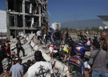 Colombia: Sismo de 7.4 deja 82 muertos y decenas de edificios colapsados