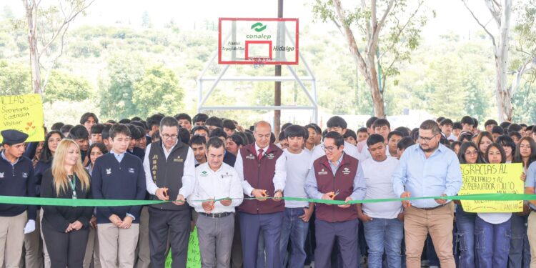 Entrega Natividad Castrejón obra de 4.3 mdp en Conalep plantel Tepeji