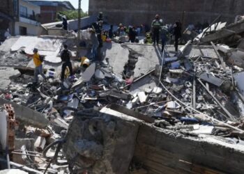Confirman muerte de dos mexicanos tras sismo de 7.4 en Colombia.