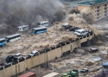 ¡Nepal bajo el agua! 98 muertos y casi 900 desaparecidos tras una brutal riada (VIDEO).