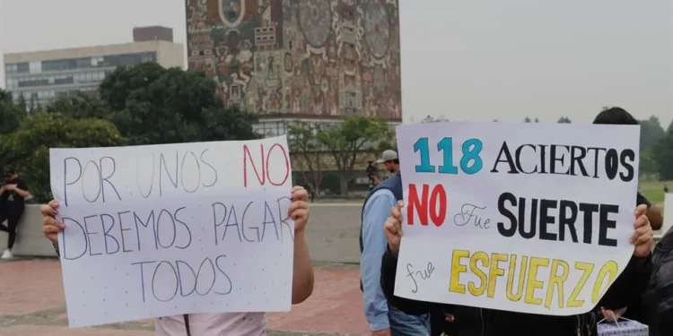 Admitidos de la UNAM marcharán el lunes en defensa de sus lugares
