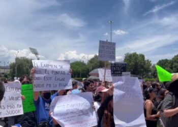 Aspirantes a la UNAM exigen respetar su ingreso a licenciatura