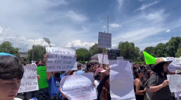 Aspirantes a la UNAM exigen respetar su ingreso a licenciatura