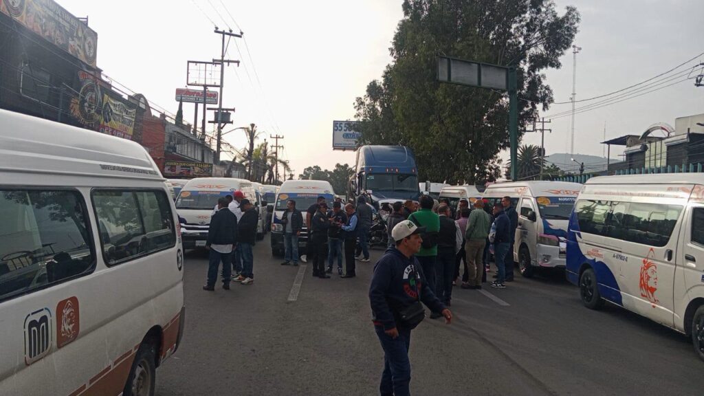 Paralizada la México-Puebla; transportistas exigen justicia por niña de 10 años asesinada