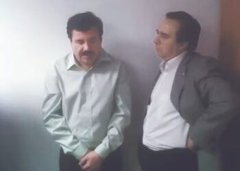 Revelan fotografía de “El Chapo” Guzmán junto a Tomás Zerón durante su traslado en 2014