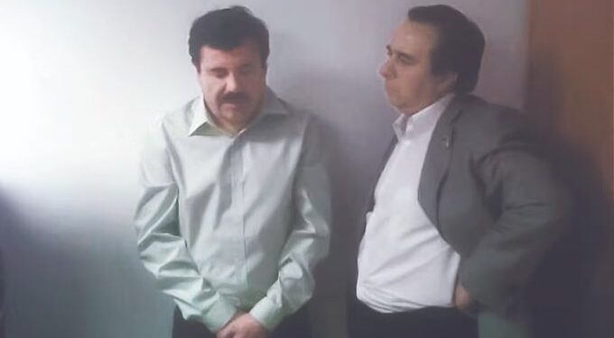 Revelan fotografía de “El Chapo” Guzmán junto a Tomás Zerón durante su traslado en 2014