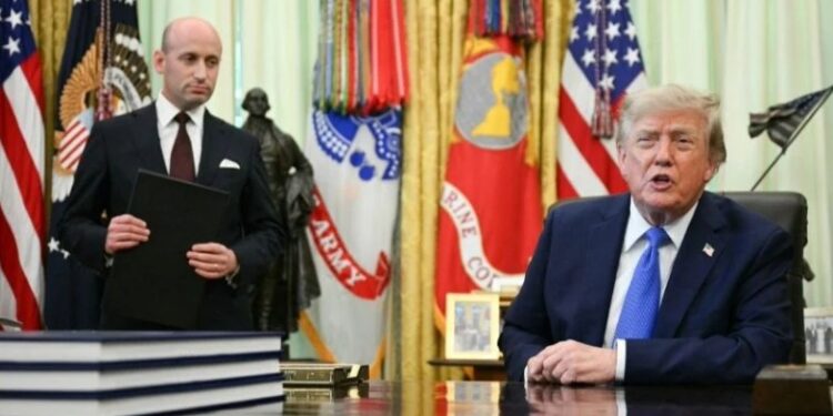 Ciudadanía por nacimiento: Trump firma decretos para restringirla