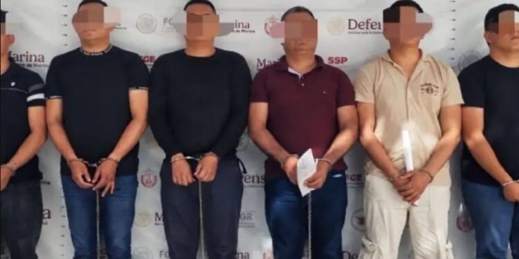 Marinos y policías en activo, detenidos por secuestro exprés en Veracruz