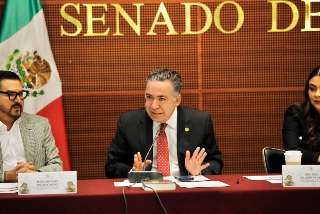 Inzunza renuncia a Morena acorralado por ligas al narco