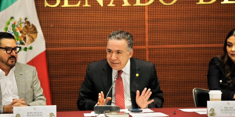 Inzunza renuncia a Morena acorralado por ligas al narco