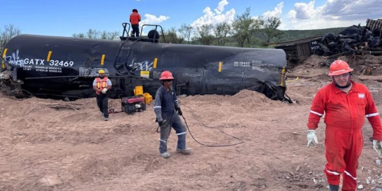 Obligan a Ferromex a sanear 1.7 km2 contaminados en Sonora