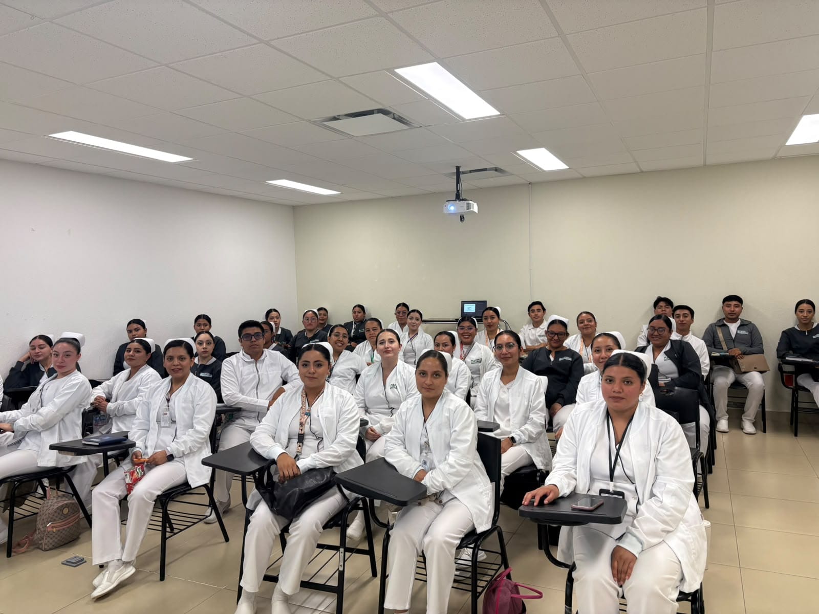 UTSH fortalece formación clínica de estudiantes en el Hospital del Niño DIF