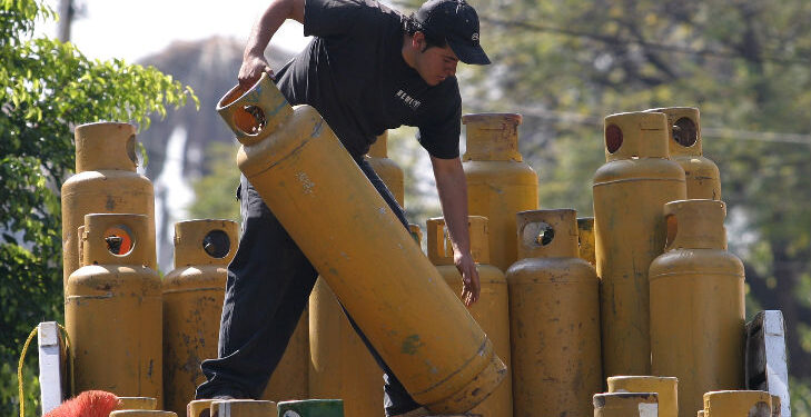 Gaseras entre dos fuegos: guerra en Medio Oriente y regulación