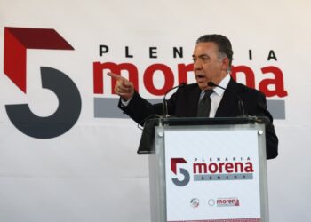 Inzunza vuelve independiente al Senado y encara nexos
