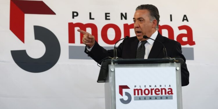 Inzunza vuelve independiente al Senado y encara nexos