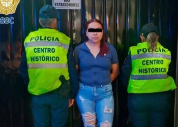 Detienen a mujer con $41 mil 500 en billetes falsos en CDMX