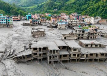 Nepal: van 392 muertos y más de 1,400 desaparecidos