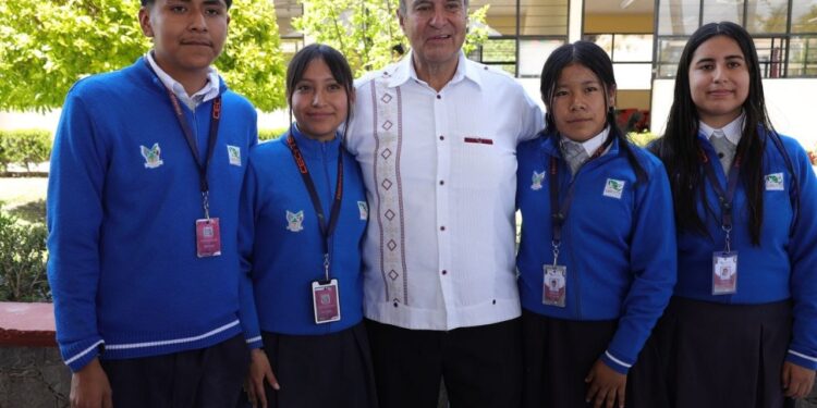 Hidalgo mejora la permanencia escolar en educación media superior