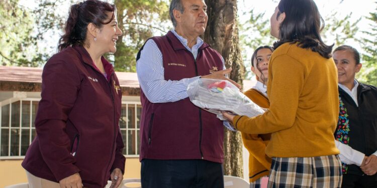 SEPH alista entrega de útiles, uniformes y calzado gratuito para estudiantes de nivel básico