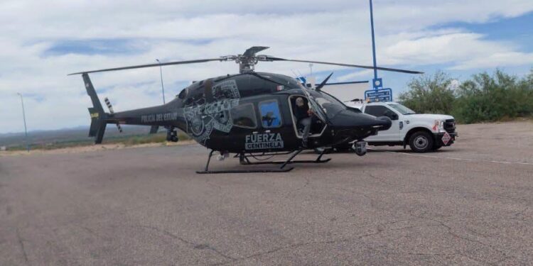Balean helicóptero de la policía en Chihuahua; hieren a agente
