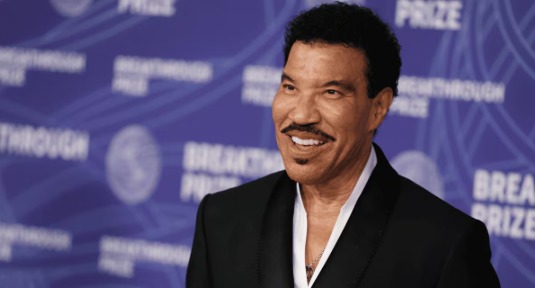 ¿Qué le pasó a Lionel Richie? El cantante continúa hospitalizado.