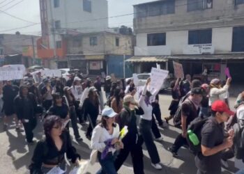 “Claudia no se olvida”: Estudiantes de la UAEM salen a exigir justicia.