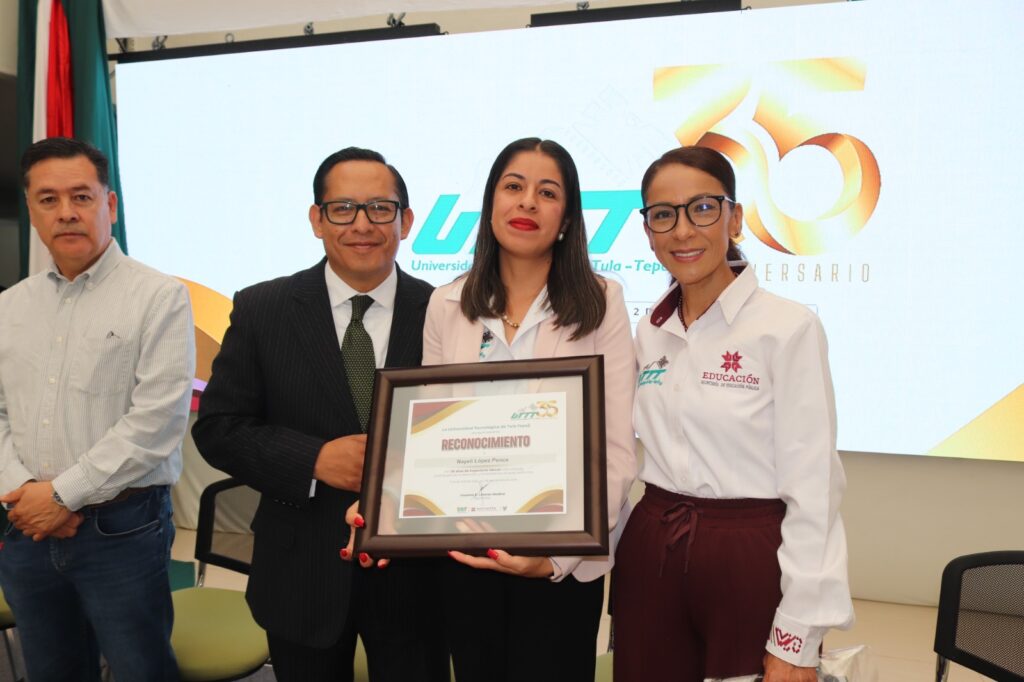 UT de Tula-Tepeji reconoce trayectoria académica y laboral en su 35 aniversario