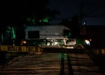 Adolescente mata a su madre, cubre el cadáver y va a clases