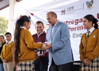 Natividad Castrejón entrega útiles, calzado y uniformes en cinco municipios