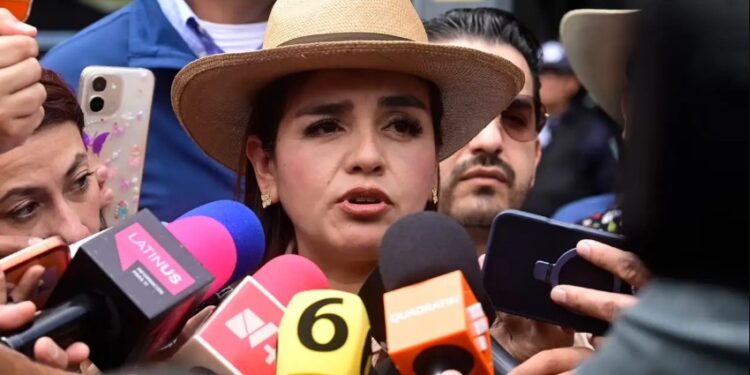 Grecia Quiroz exige a FGR tomar caso de Carlos Manzo