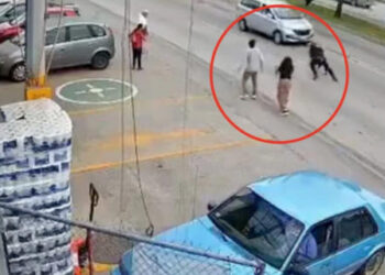 VIDEO: Héroe en Puebla salva a niña de ser atropellada