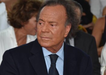 Julio Iglesias, de nuevo ante la justicia por abuso y trata