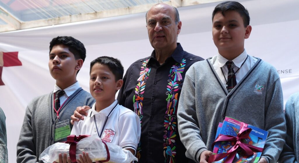 Natividad Castrejón encabeza jornada educativa en Ixmiquilpan