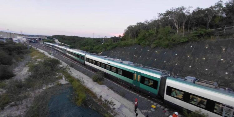 Tren Maya vuelve a fallar: se descarrila en Campeche
